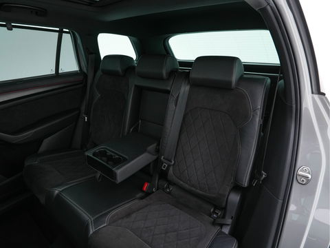 Škoda Kodiaq 1.5 TSI Sportline Business (INCL-BTW) Aut. *PANO | LEATHER-MICROFIBRE | FULL-LED | MEMORY-PACK | DIGI-COCKPIT | NAVI-FULLMAP | CAMERA | DAB+ | AMBIENT-LIGHT | KEYLESS | DAB+ | CARPLAY | PRIVACY-GLASS | 20"ALU*