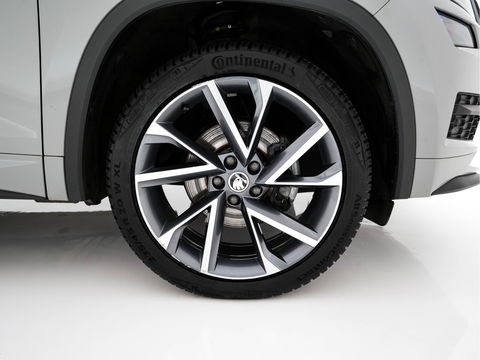 Škoda Kodiaq 1.5 TSI Sportline Business (INCL-BTW) Aut. *PANO | LEATHER-MICROFIBRE | FULL-LED | MEMORY-PACK | DIGI-COCKPIT | NAVI-FULLMAP | CAMERA | DAB+ | AMBIENT-LIGHT | KEYLESS | DAB+ | CARPLAY | PRIVACY-GLASS | 20"ALU*