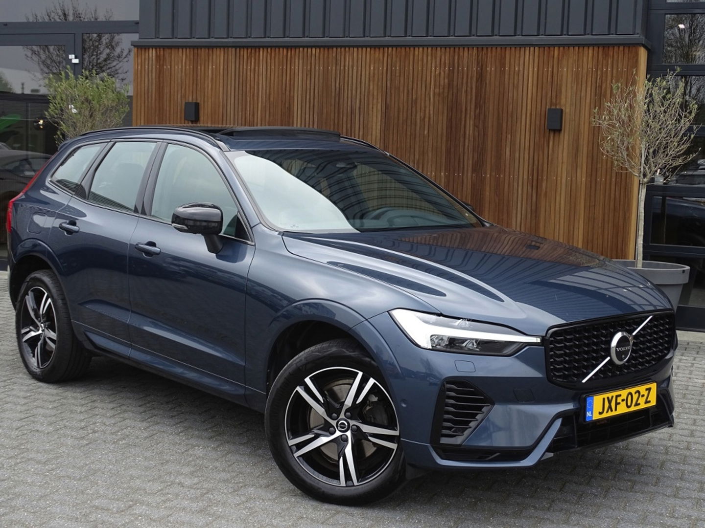 Volvo XC60 T6 Recharge 350PK automaat / R-Design / LED