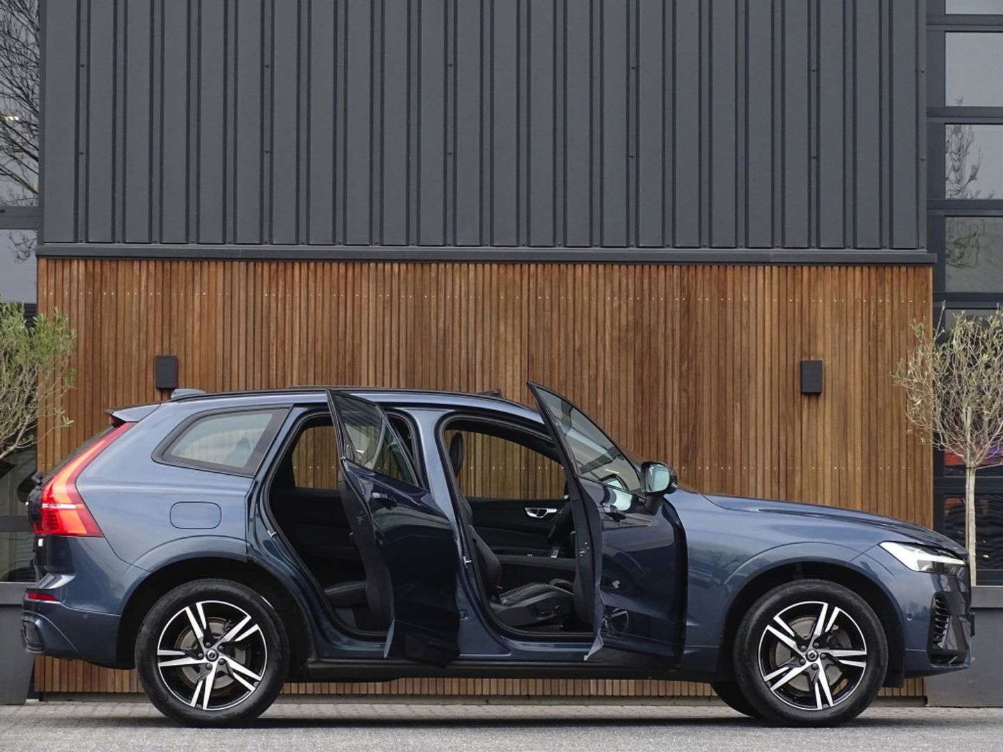 Volvo XC60 T6 Recharge 350PK automaat / R-Design / LED