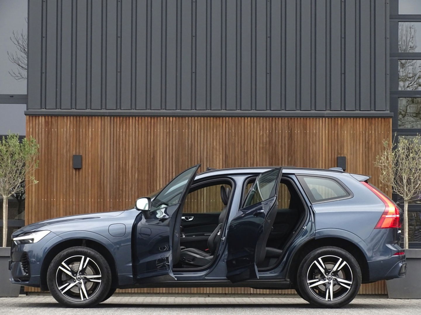 Volvo XC60 T6 Recharge 350PK automaat / R-Design / LED