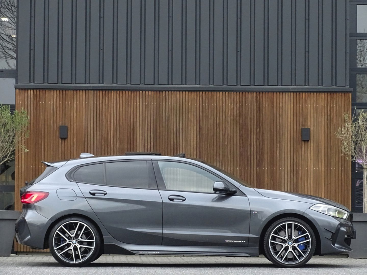 BMW 1-serie 118i High Executive / M-Sport/ M-Perfomance/ Pano / 140pk