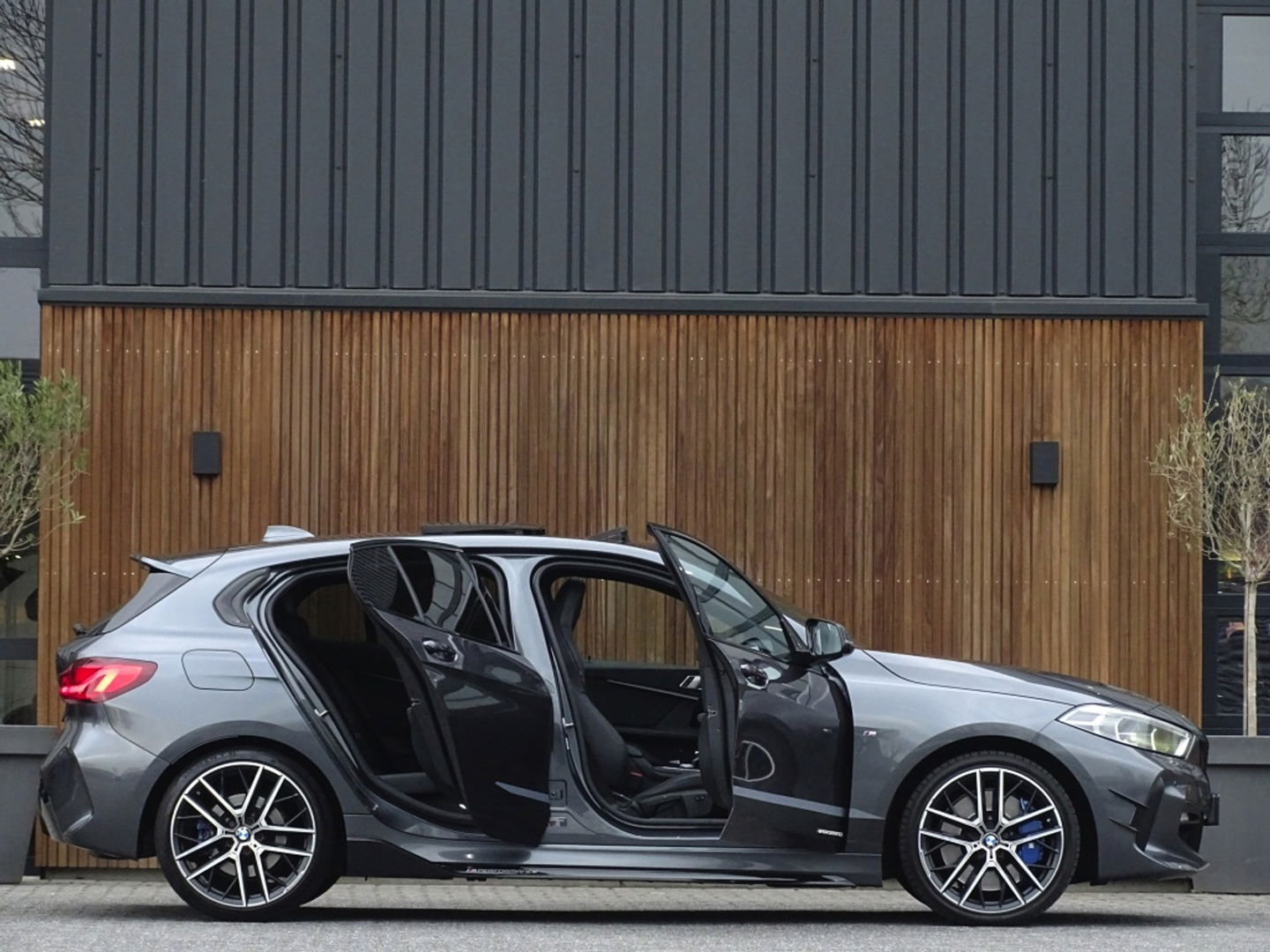 BMW 1-serie 118i High Executive / M-Sport/ M-Perfomance/ Pano / 140pk