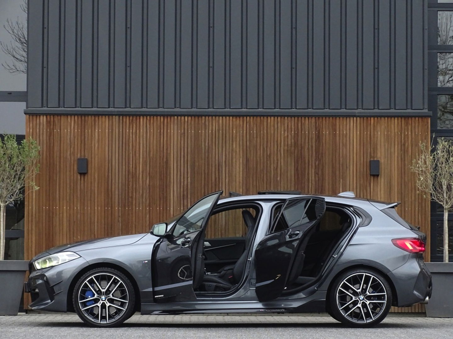 BMW 1-serie 118i High Executive / M-Sport/ M-Perfomance/ Pano / 140pk