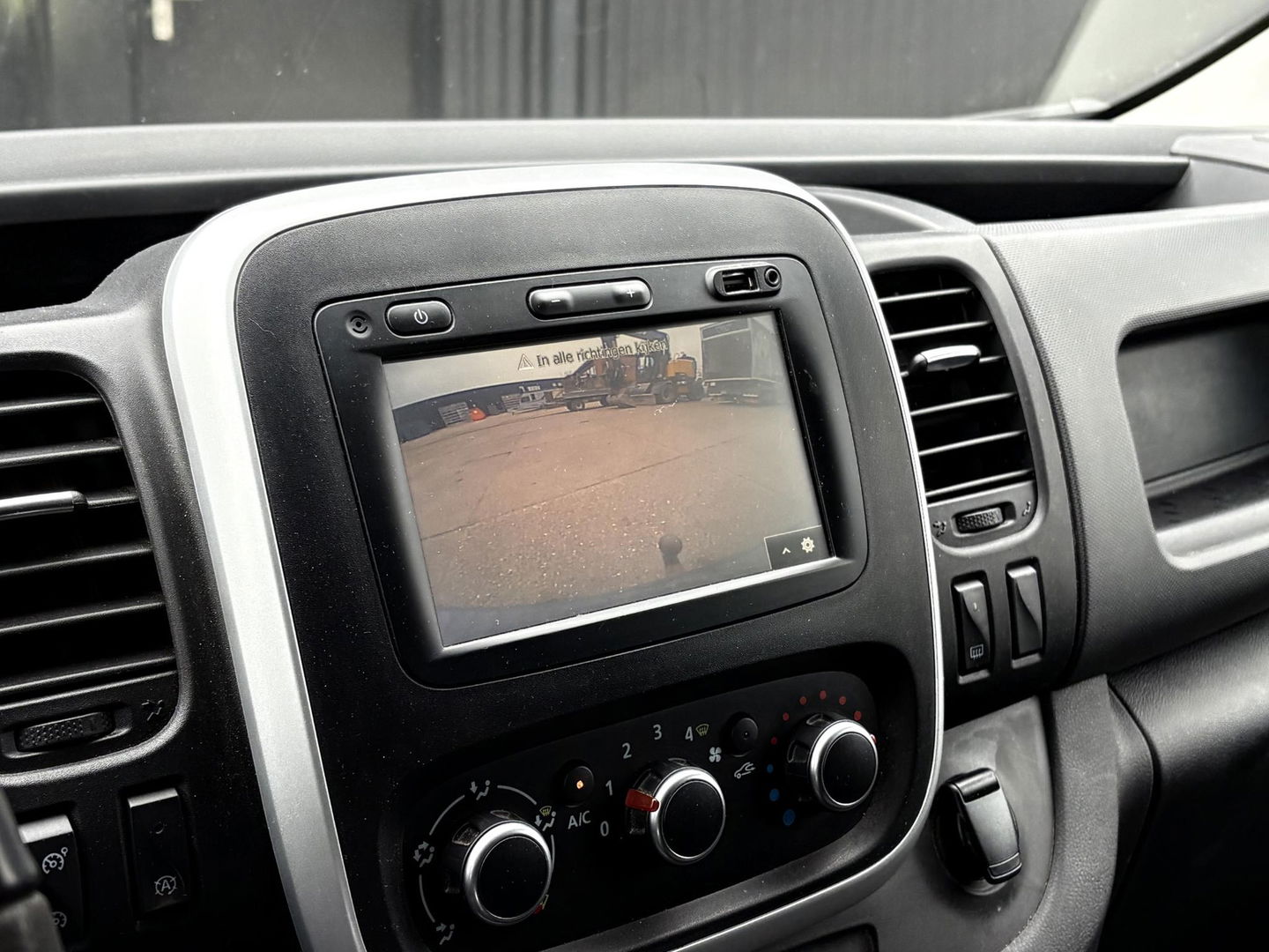 Renault Trafic 2.0 dCi 170pk EDC L2H1 Black Edition | BW LEASE EDITION | MARGE | SPOILERS | STEPS | LMV |