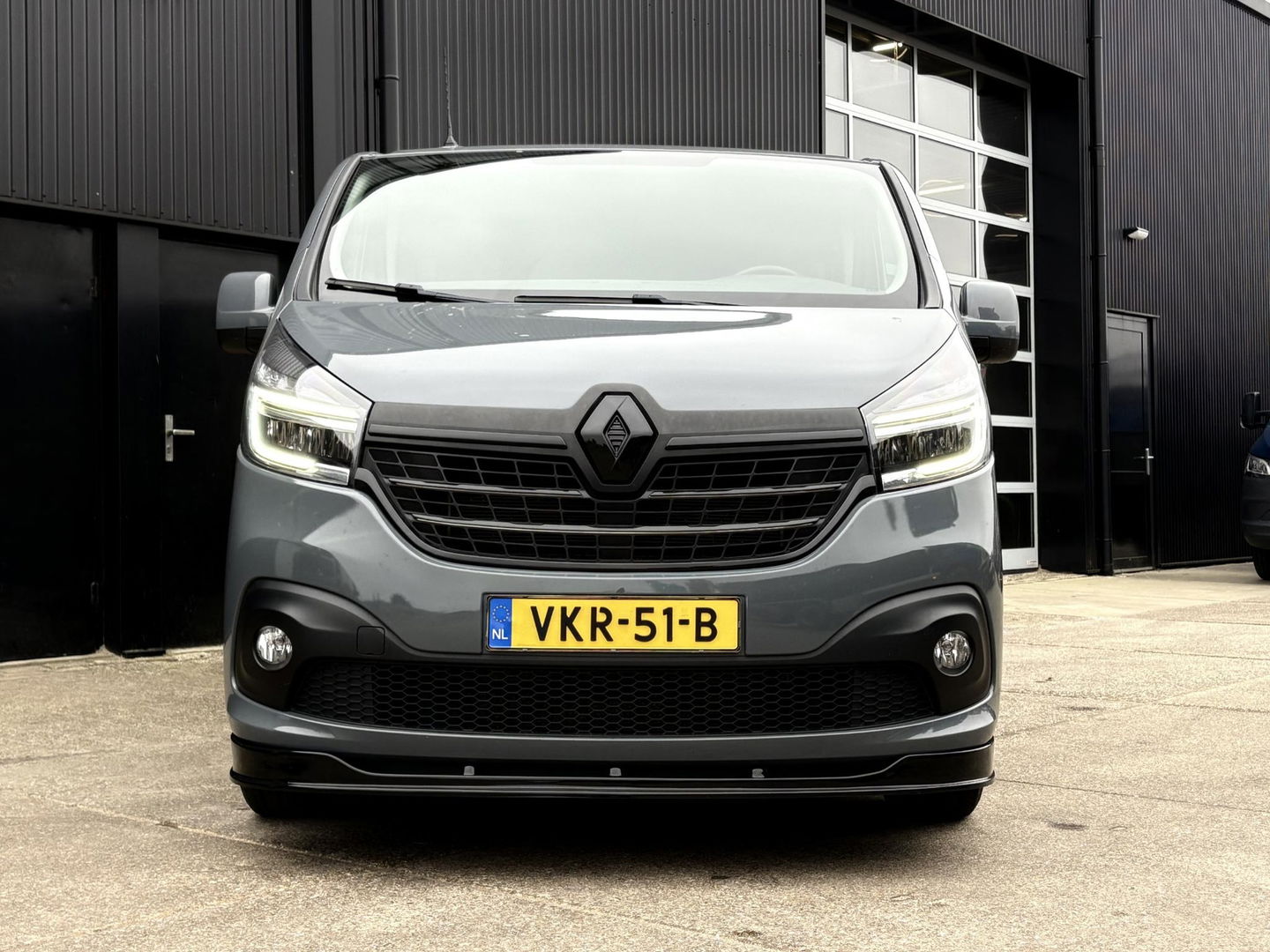Renault Trafic 2.0 dCi 170pk EDC L2H1 Black Edition | BW LEASE EDITION | MARGE | SPOILERS | STEPS | LMV |
