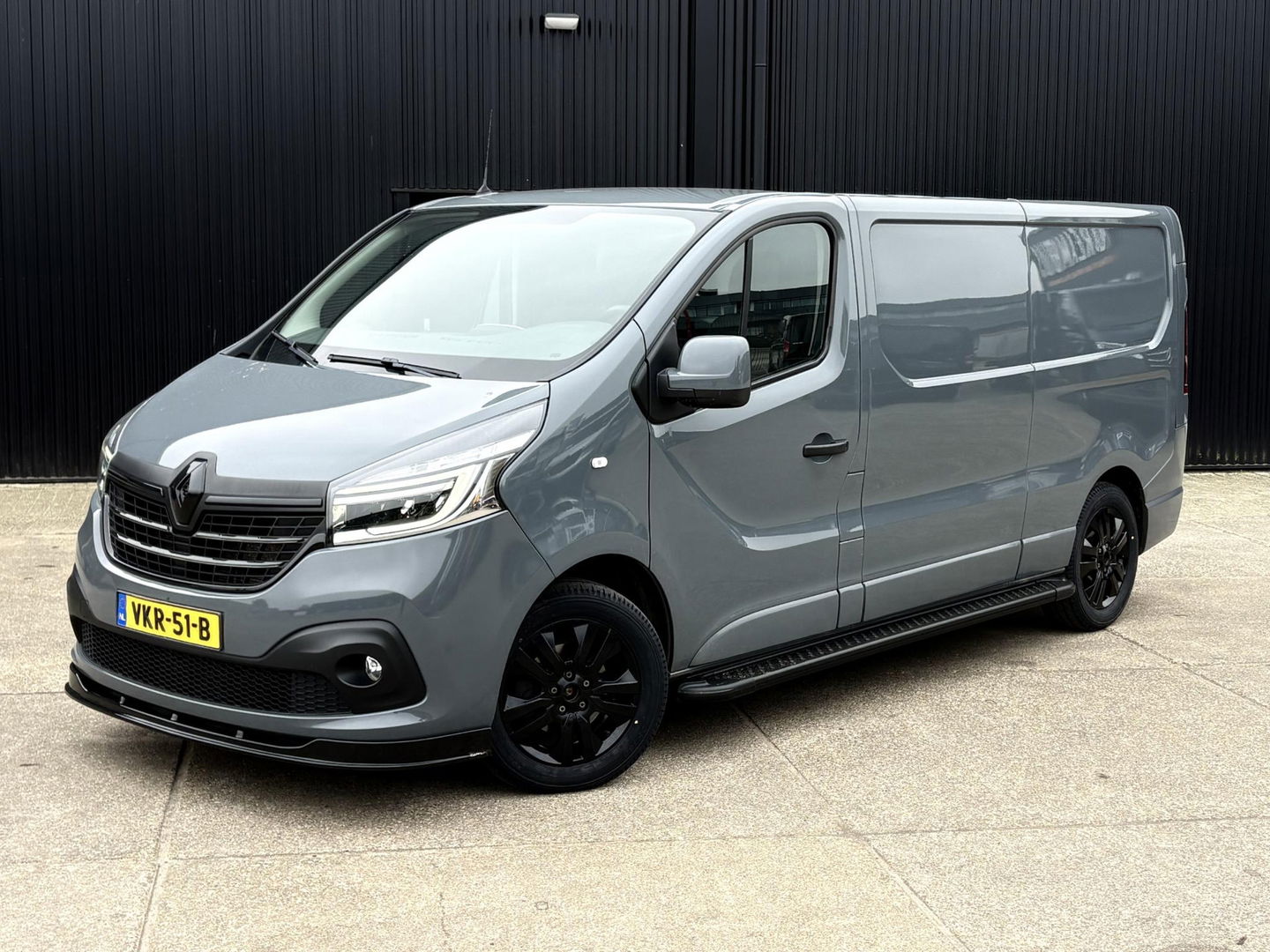 Renault Trafic 2.0 dCi 170pk EDC L2H1 Black Edition | BW LEASE EDITION | MARGE | SPOILERS | STEPS | LMV |