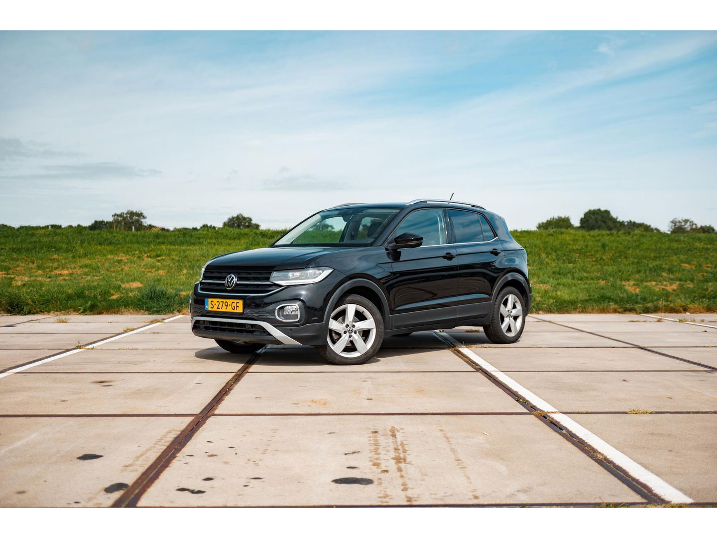 Volkswagen T-Cross 1.5 TSI DSG Style | TREKHAAK | CAMERA | CLIMA | APPLE CAR PLAY | ALL SEASON BANDEN