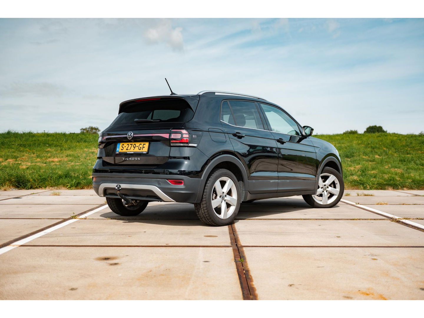Volkswagen T-Cross 1.5 TSI DSG Style | TREKHAAK | CAMERA | CLIMA | APPLE CAR PLAY | ALL SEASON BANDEN