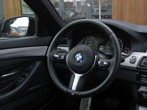 BMW 5 Serie 520i 184PK / M-sport / I-drive / LCI *NAP*