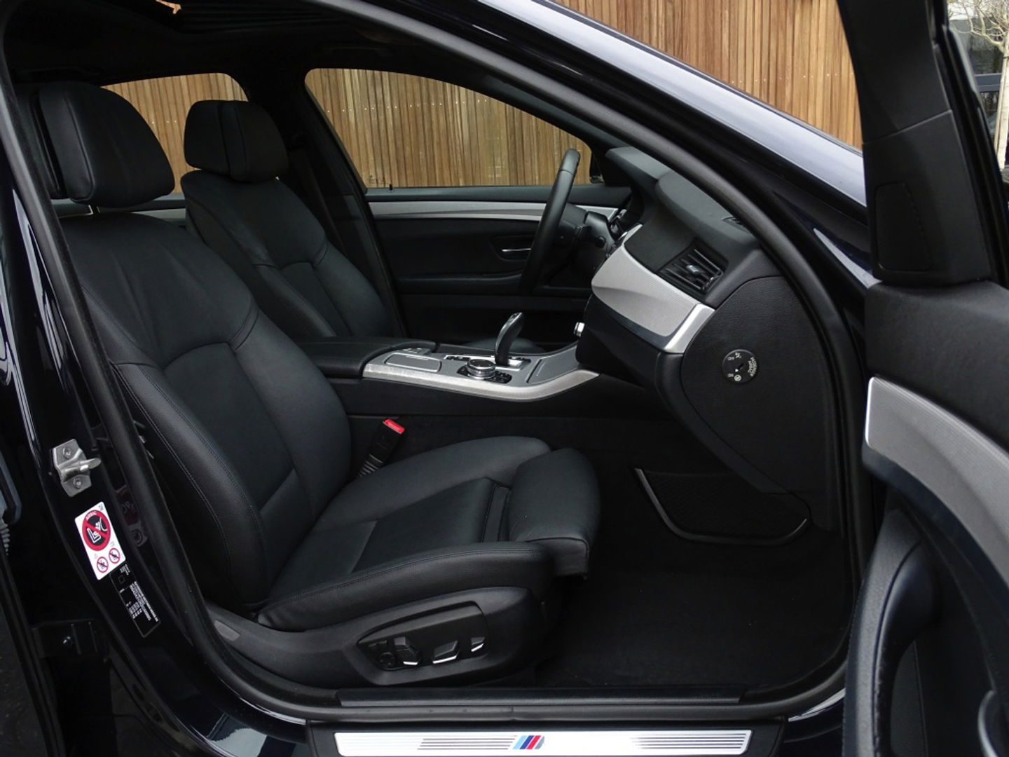 BMW 5 Serie 520i 184PK / M-sport / I-drive / LCI *NAP*