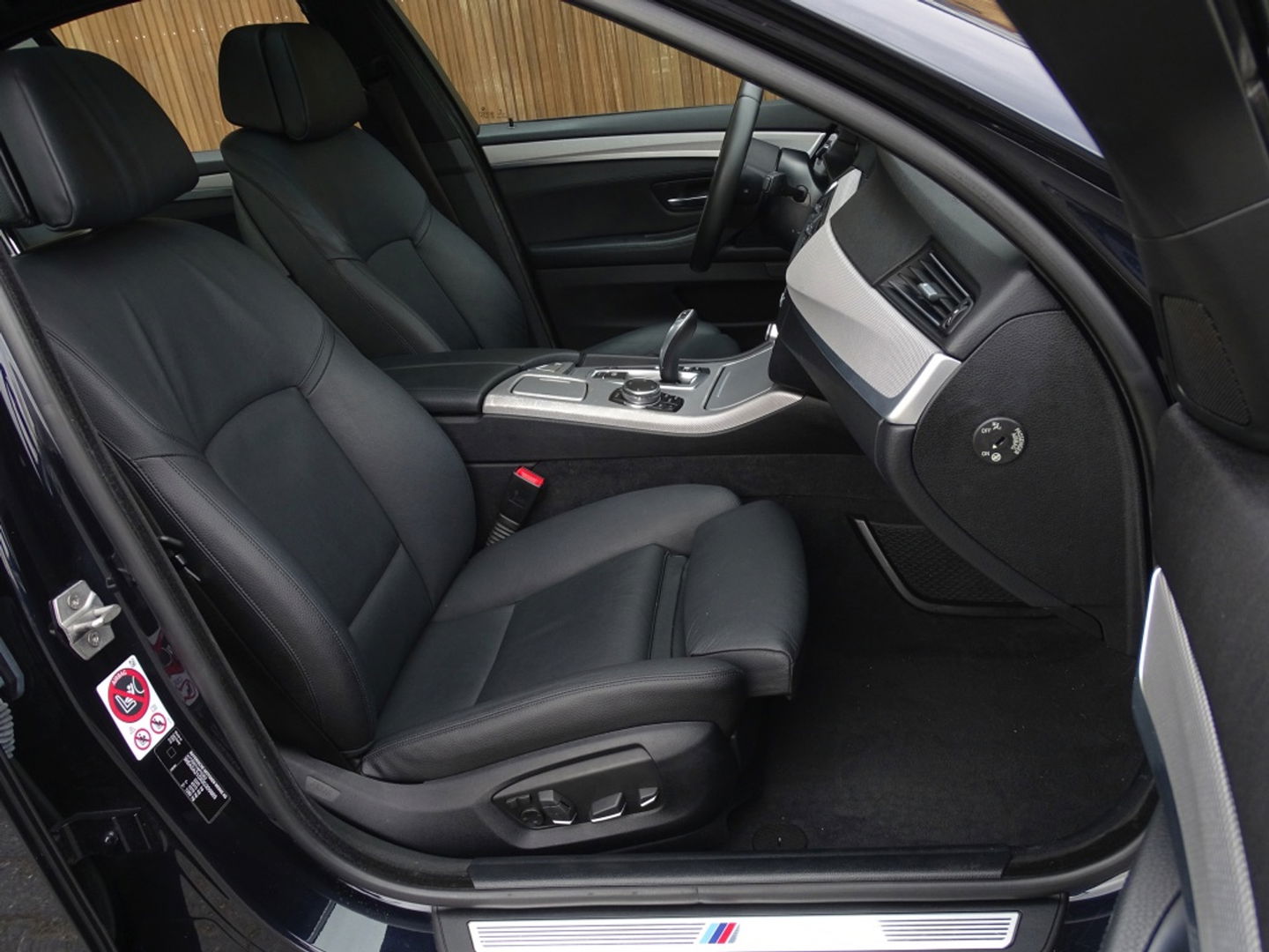 BMW 5 Serie 520i 184PK / M-sport / I-drive / LCI *NAP*