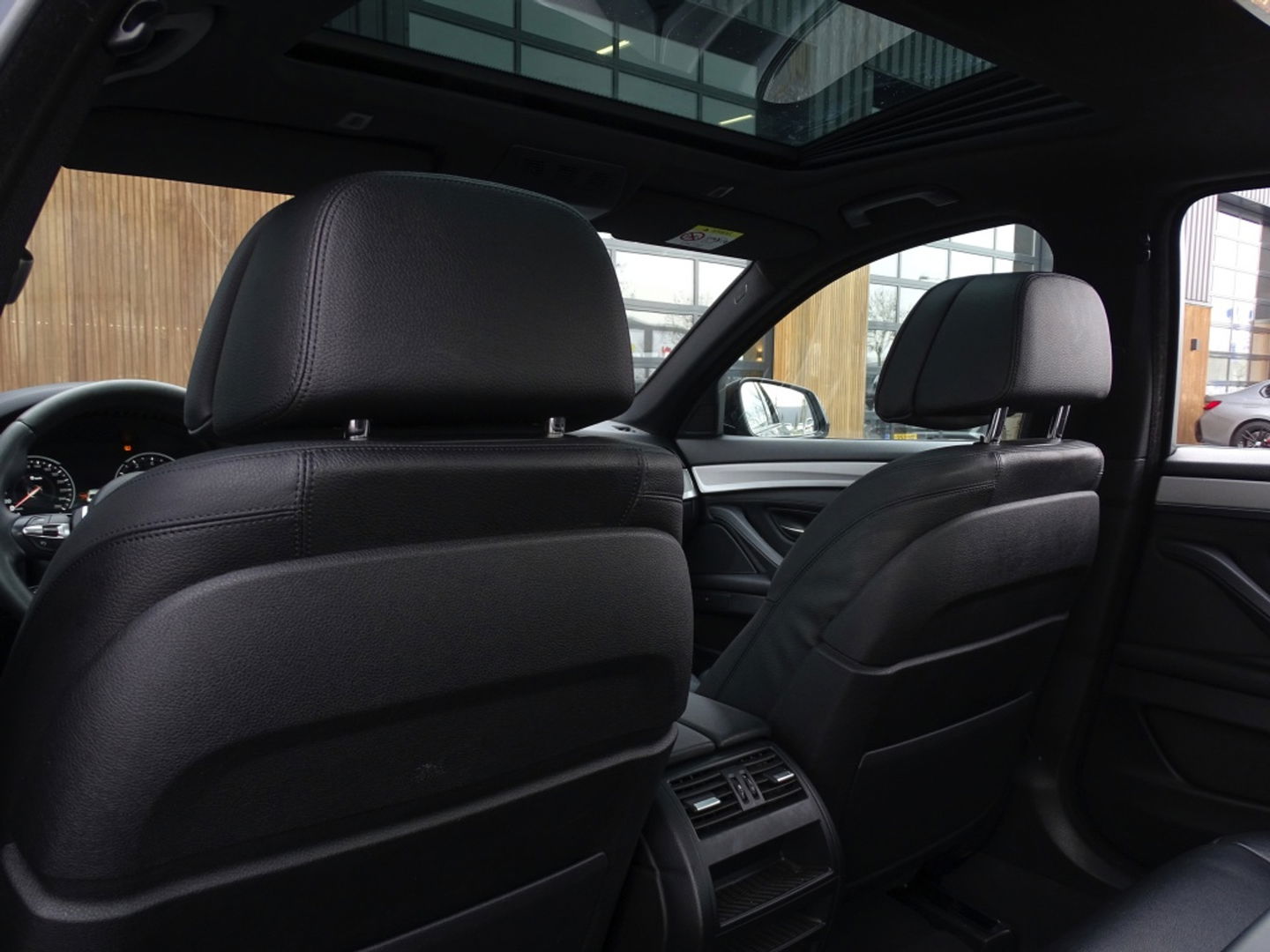 BMW 5 Serie 520i 184PK / M-sport / I-drive / LCI *NAP*