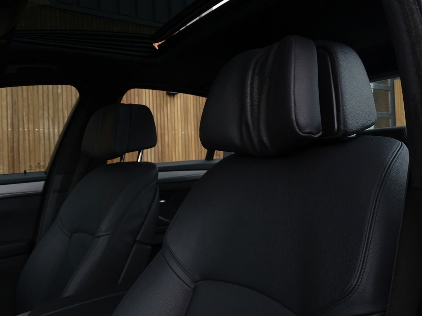 BMW 5 Serie 520i 184PK / M-sport / I-drive / LCI *NAP*