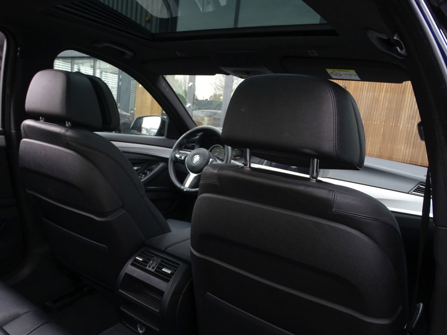 BMW 5 Serie 520i 184PK / M-sport / I-drive / LCI *NAP*