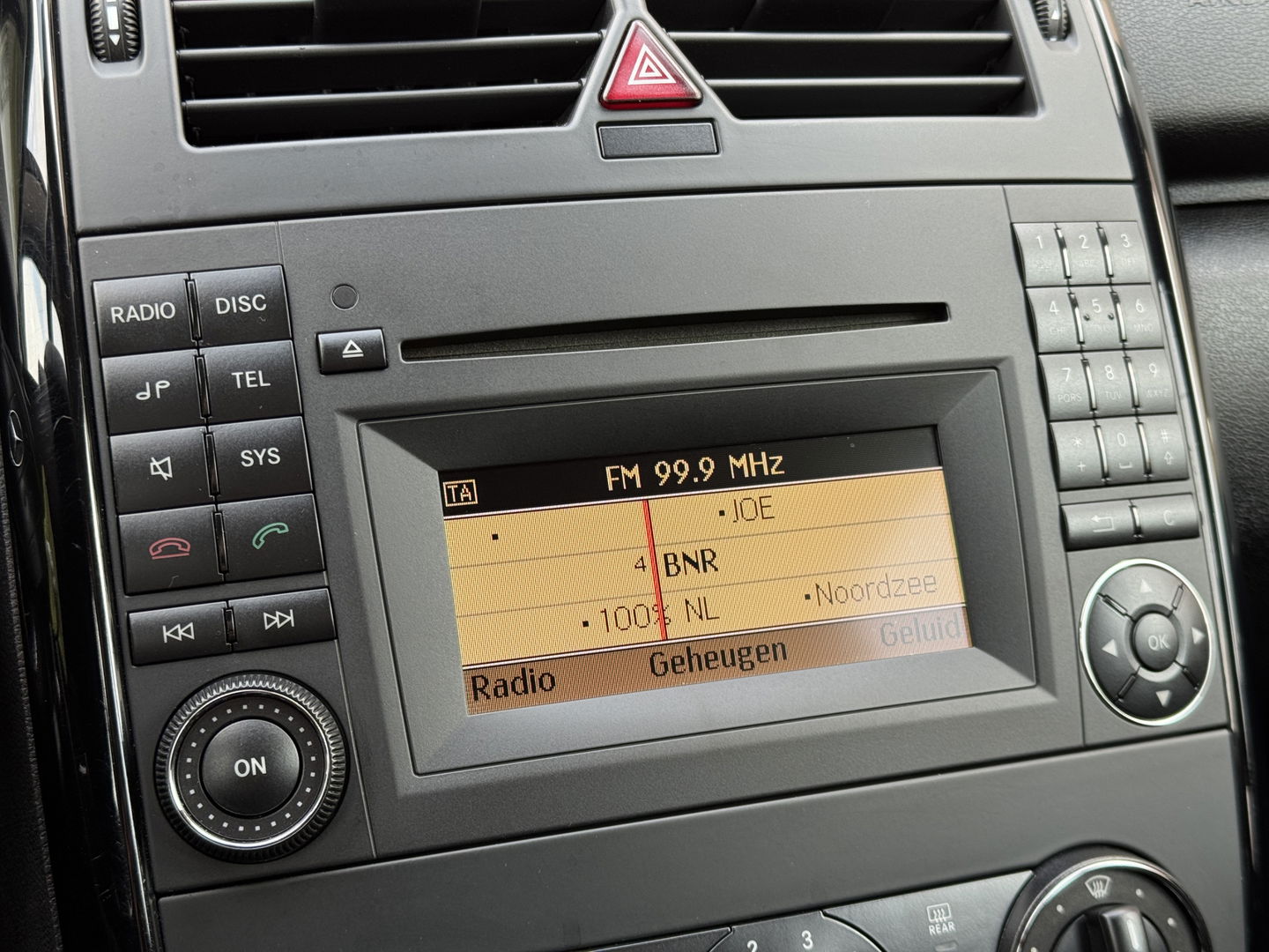 Mercedes-Benz A-Klasse 160 BlueEFF Business Class | Unieke Kilometerstand! | Origineel Nederlands | Bluetooth | Airconditioning | Multifunctioneel Stuurwiel | Automatische Verlichting | Elektrische Spiegels |