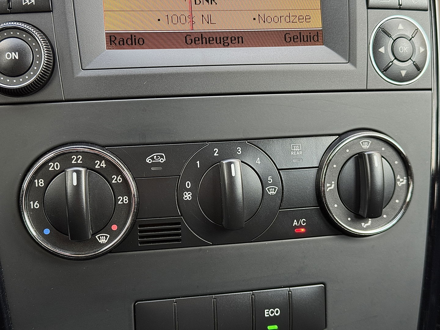 Mercedes-Benz A-Klasse 160 BlueEFF Business Class | Unieke Kilometerstand! | Origineel Nederlands | Bluetooth | Airconditioning | Multifunctioneel Stuurwiel | Automatische Verlichting | Elektrische Spiegels |