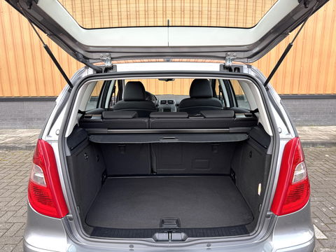 Mercedes-Benz A-Klasse 160 BlueEFF Business Class | Unieke Kilometerstand! | Origineel Nederlands | Bluetooth | Airconditioning | Multifunctioneel Stuurwiel | Automatische Verlichting | Elektrische Spiegels |