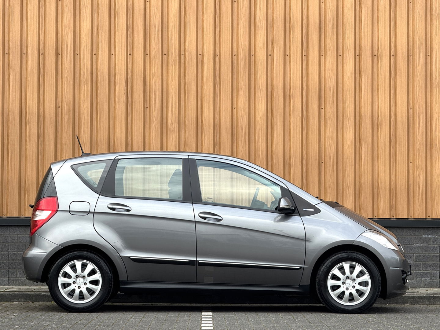 Mercedes-Benz A-Klasse 160 BlueEFF Business Class | Unieke Kilometerstand! | Origineel Nederlands | Bluetooth | Airconditioning | Multifunctioneel Stuurwiel | Automatische Verlichting | Elektrische Spiegels |