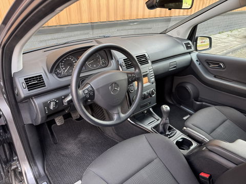 Mercedes-Benz A-Klasse 160 BlueEFF Business Class | Unieke Kilometerstand! | Origineel Nederlands | Bluetooth | Airconditioning | Multifunctioneel Stuurwiel | Automatische Verlichting | Elektrische Spiegels |