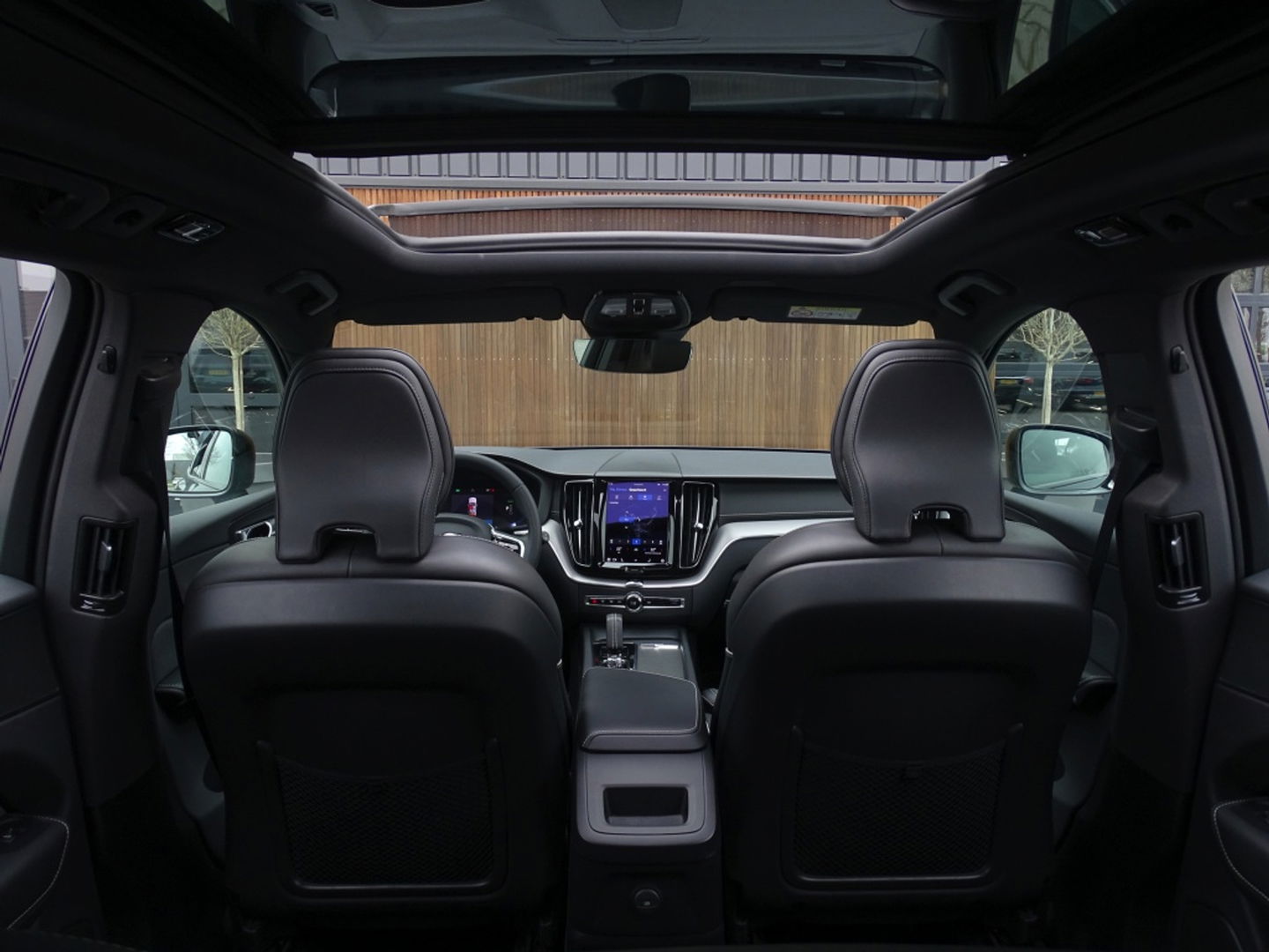 Volvo XC60 T6 Recharge 350PK automaat / R-Design / LED