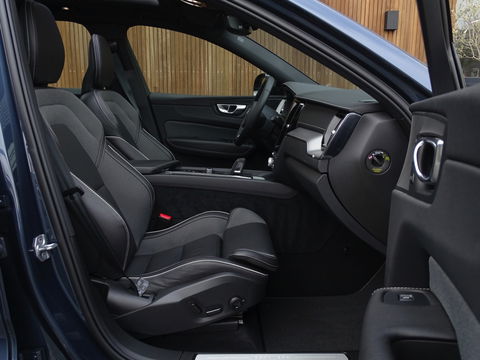 Volvo XC60 T6 Recharge 350PK automaat / R-Design / LED