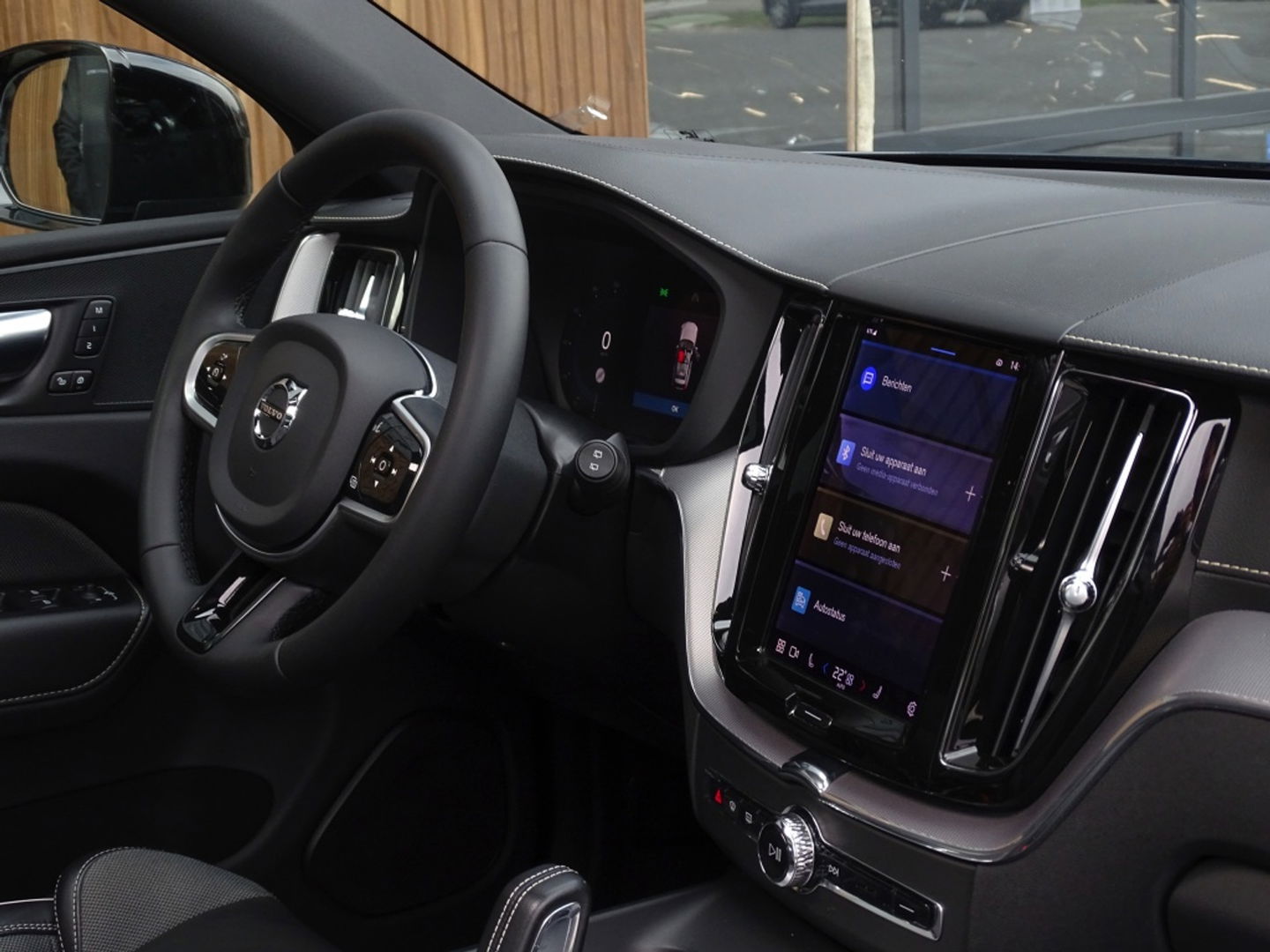 Volvo XC60 T6 Recharge 350PK automaat / R-Design / LED