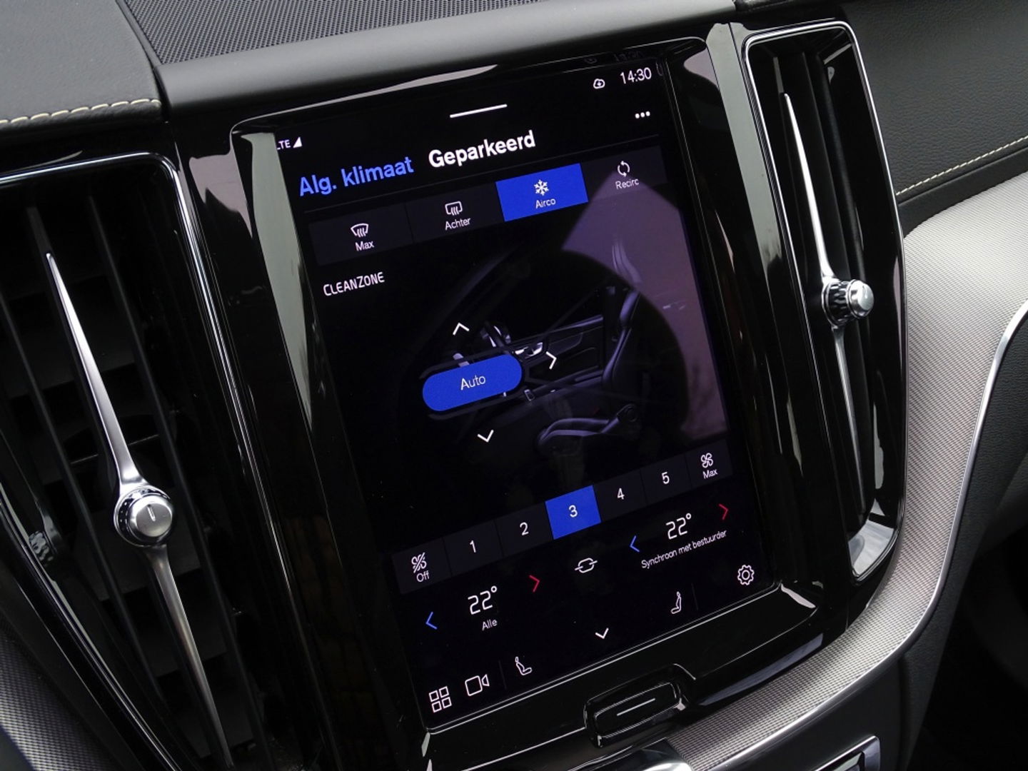 Volvo XC60 T6 Recharge 350PK automaat / R-Design / LED