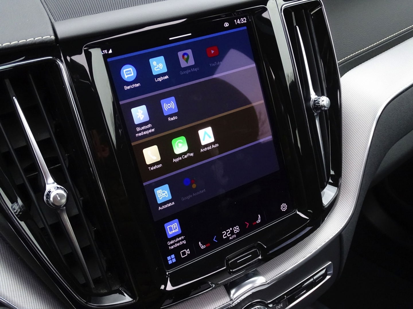 Volvo XC60 T6 Recharge 350PK automaat / R-Design / LED