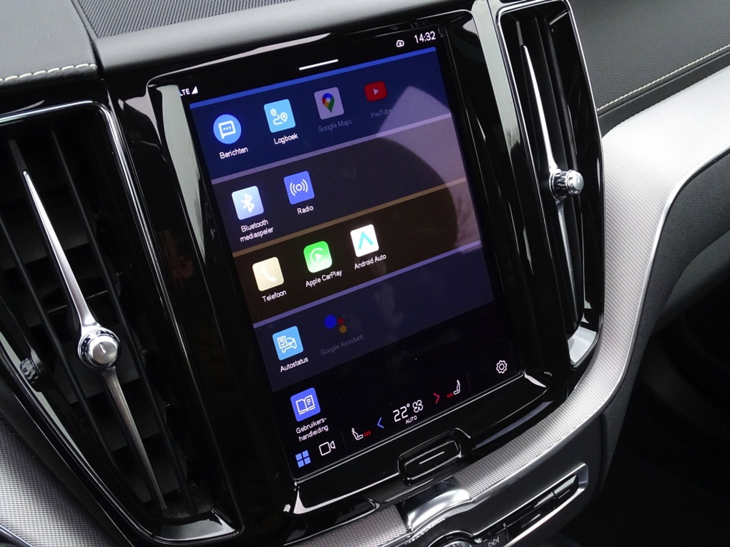 Volvo XC60 T6 Recharge 350PK automaat / R-Design / LED