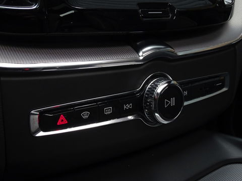 Volvo XC60 T6 Recharge 350PK automaat / R-Design / LED