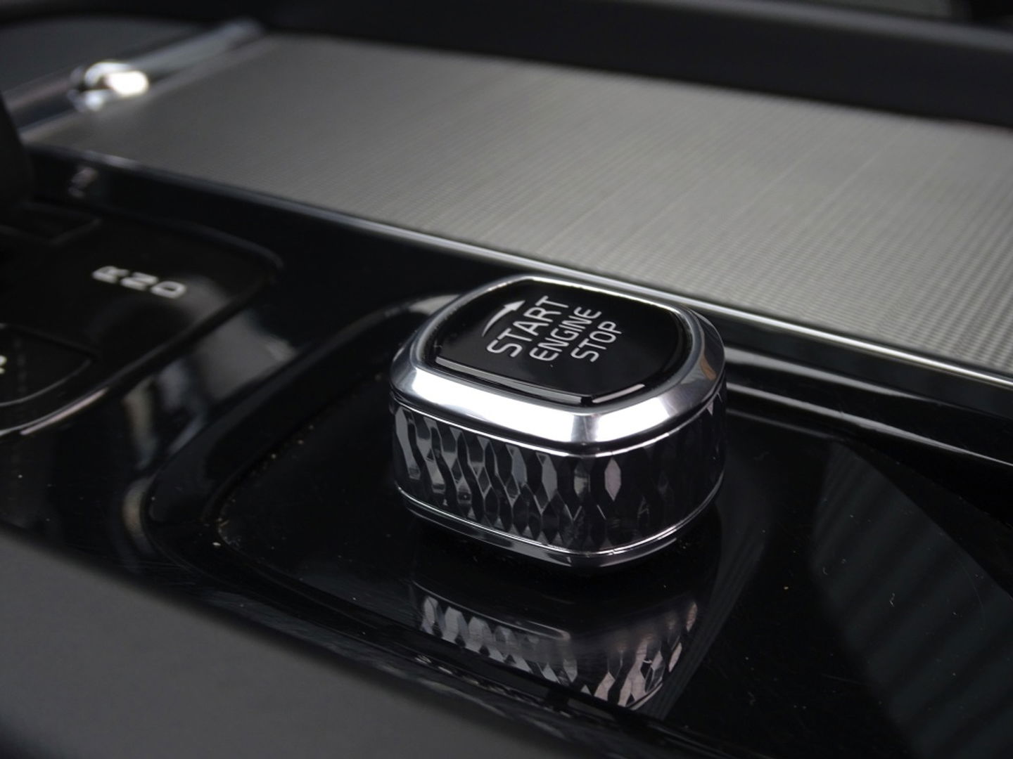 Volvo XC60 T6 Recharge 350PK automaat / R-Design / LED