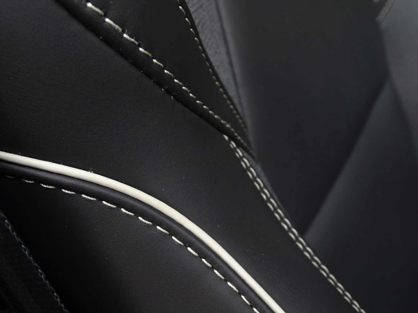 Volvo XC60 T6 Recharge 350PK automaat / R-Design / LED