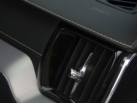 Volvo XC60 T6 Recharge 350PK automaat / R-Design / LED