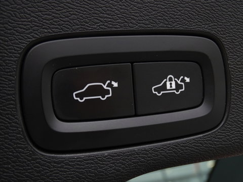 Volvo XC60 T6 Recharge 350PK automaat / R-Design / LED