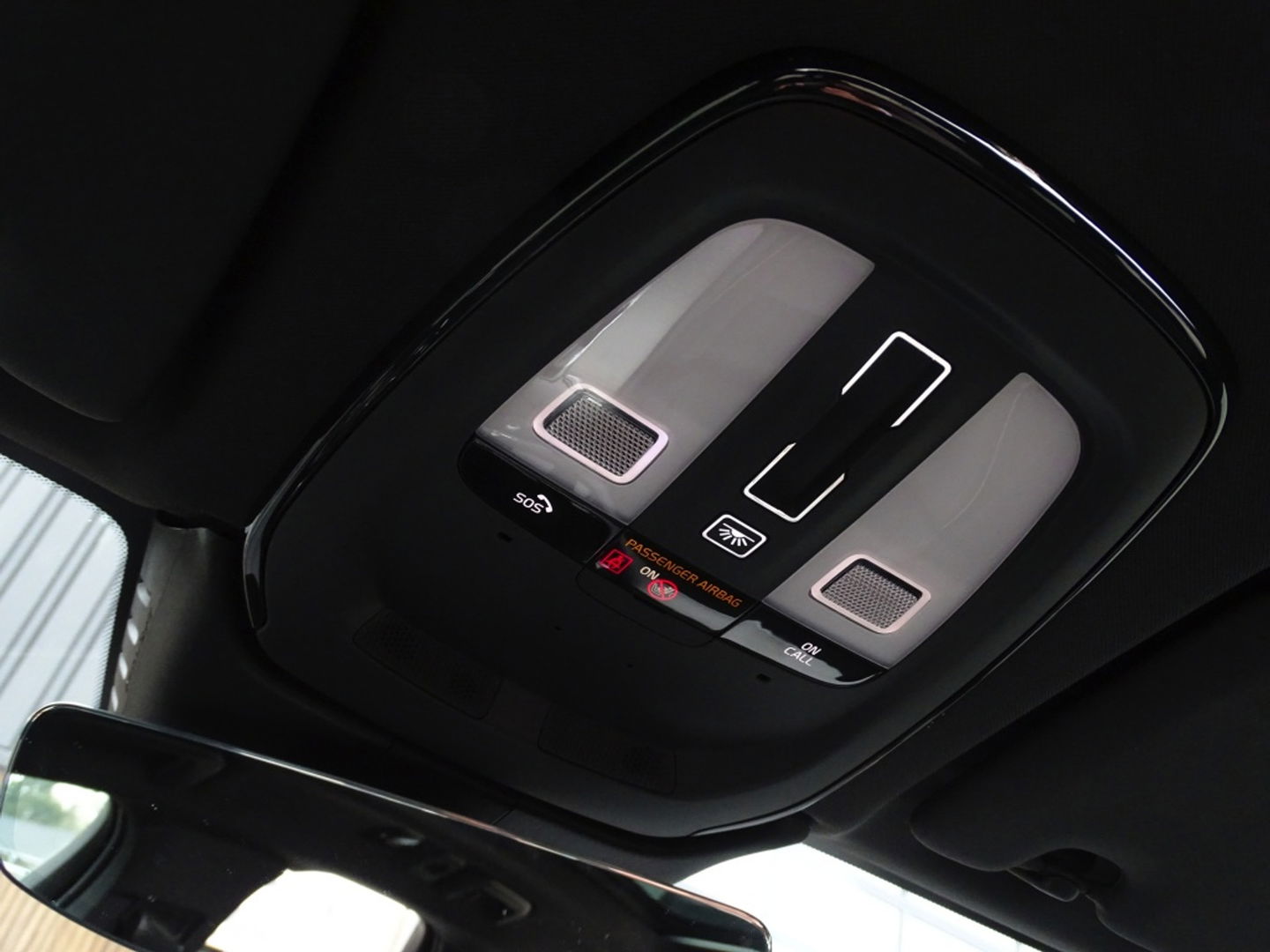 Volvo XC60 T6 Recharge 350PK automaat / R-Design / LED