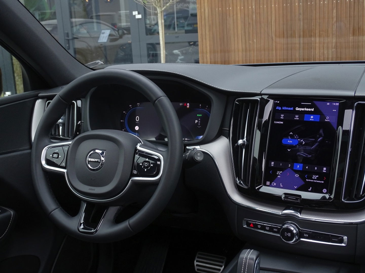 Volvo XC60 T6 Recharge 350PK automaat / R-Design / LED