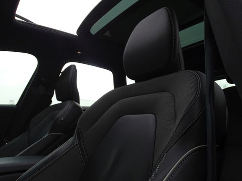 Volvo XC60 T6 Recharge 350PK automaat / R-Design / LED