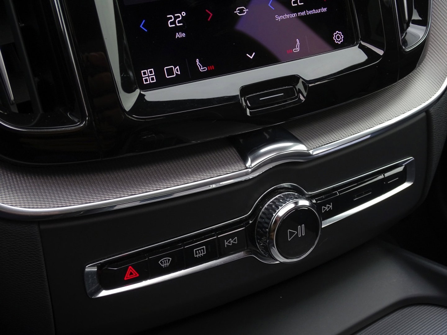 Volvo XC60 T6 Recharge 350PK automaat / R-Design / LED