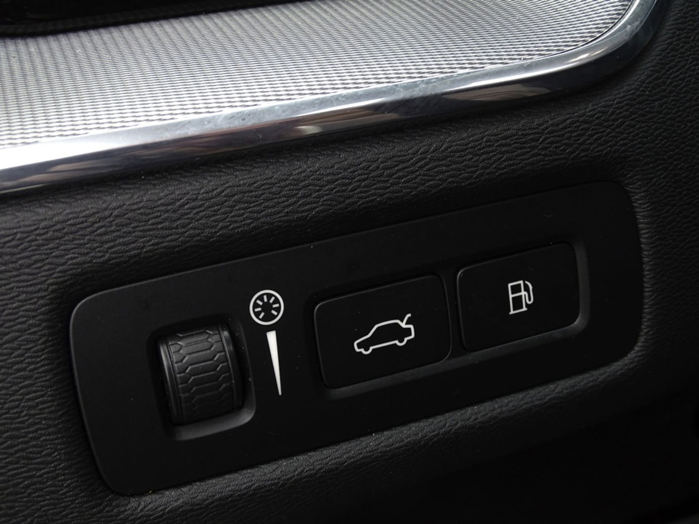 Volvo XC60 T6 Recharge 350PK automaat / R-Design / LED