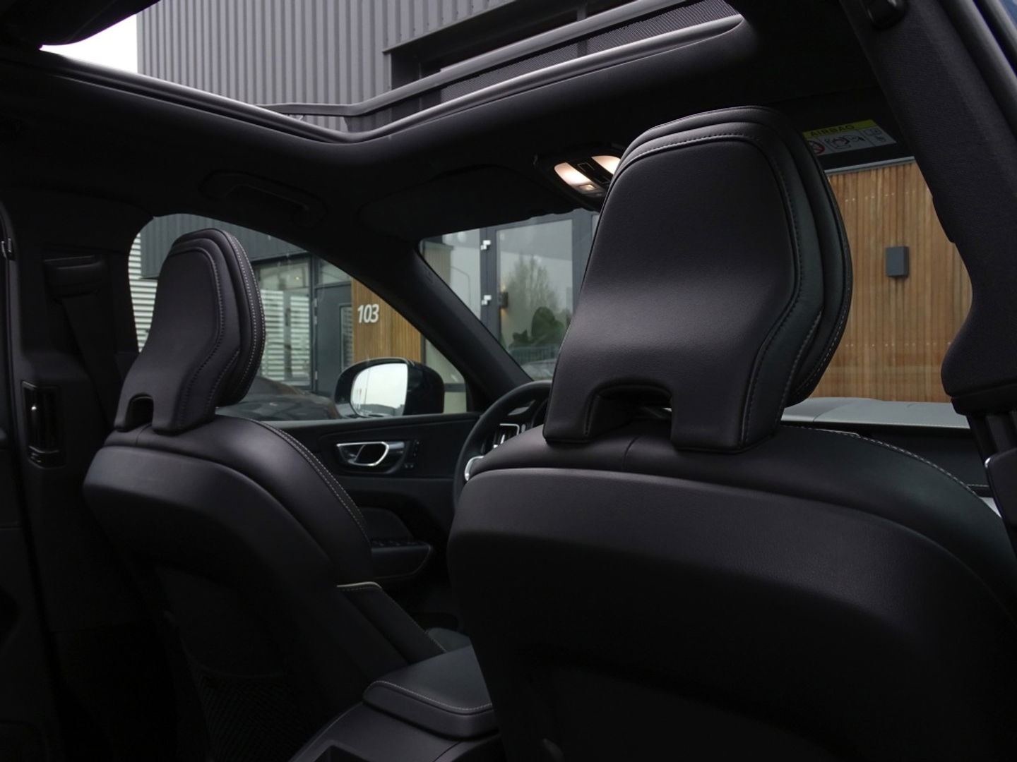 Volvo XC60 T6 Recharge 350PK automaat / R-Design / LED