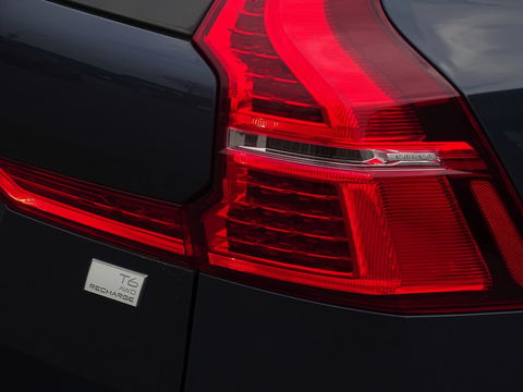 Volvo XC60 T6 Recharge 350PK automaat / R-Design / LED