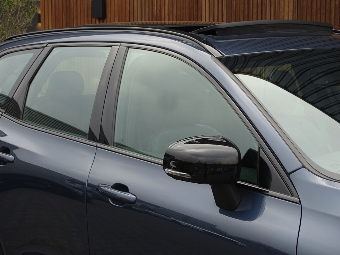 Volvo XC60 T6 Recharge 350PK automaat / R-Design / LED