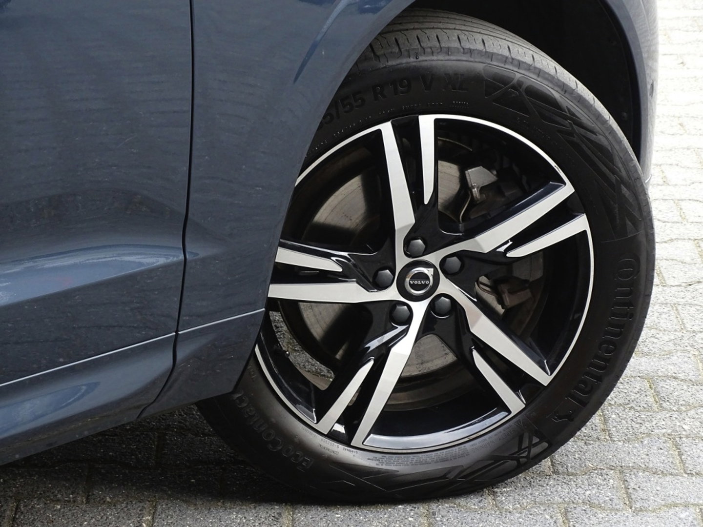 Volvo XC60 T6 Recharge 350PK automaat / R-Design / LED