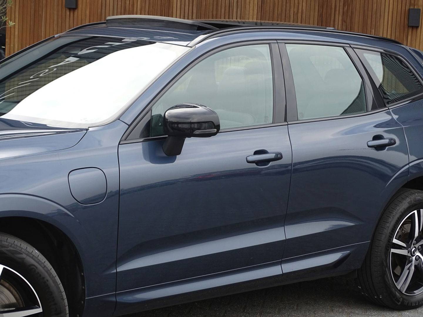 Volvo XC60 T6 Recharge 350PK automaat / R-Design / LED