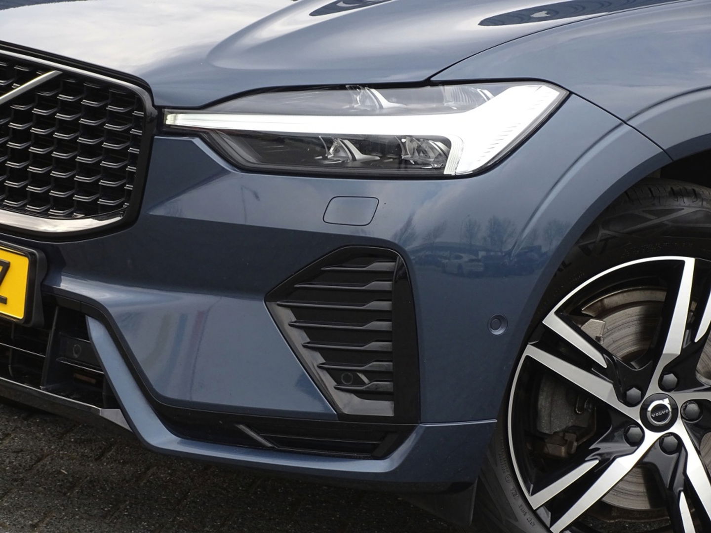 Volvo XC60 T6 Recharge 350PK automaat / R-Design / LED