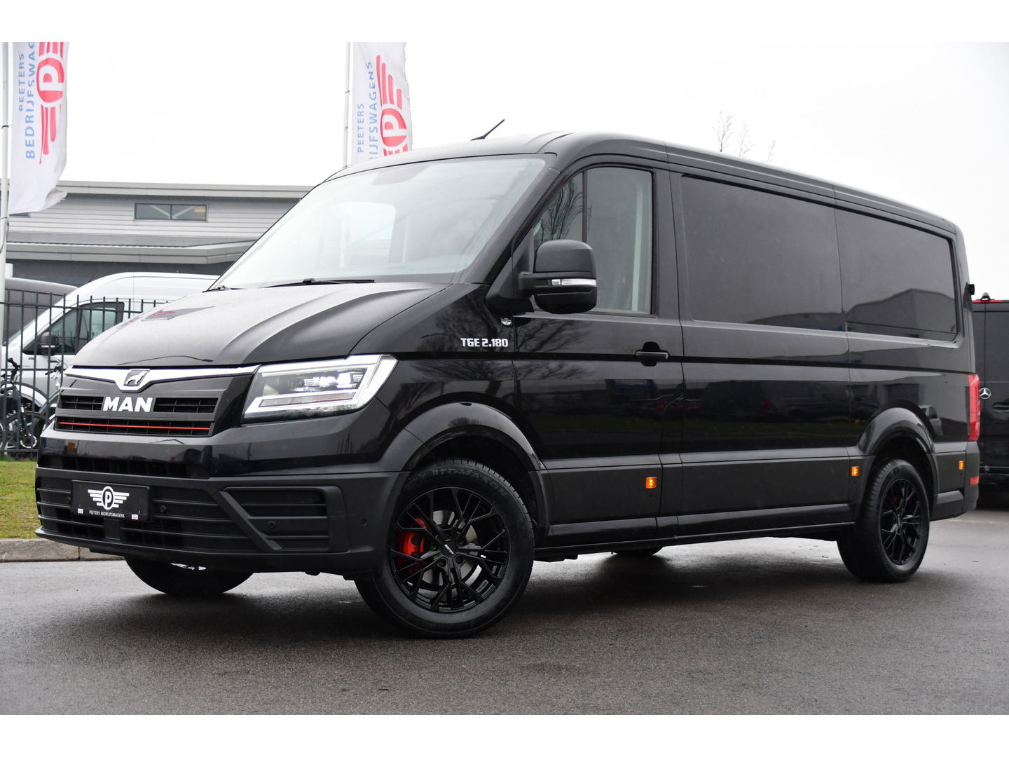 MAN TGE 30 2.0 L3H2 Black Edition Camera, Cruise, Carplay, LED, Automaat, 177pk, Trekhaak, Geveerde stoel, Sensoren, Uniek!