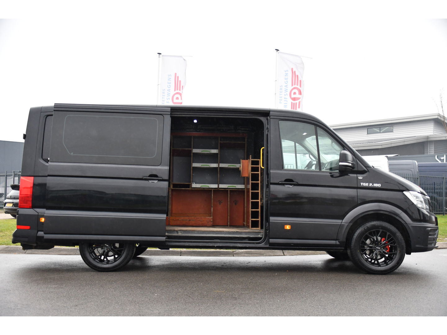 MAN TGE 30 2.0 L3H2 Black Edition Camera, Cruise, Carplay, LED, Automaat, 177pk, Trekhaak, Geveerde stoel, Sensoren, Uniek!