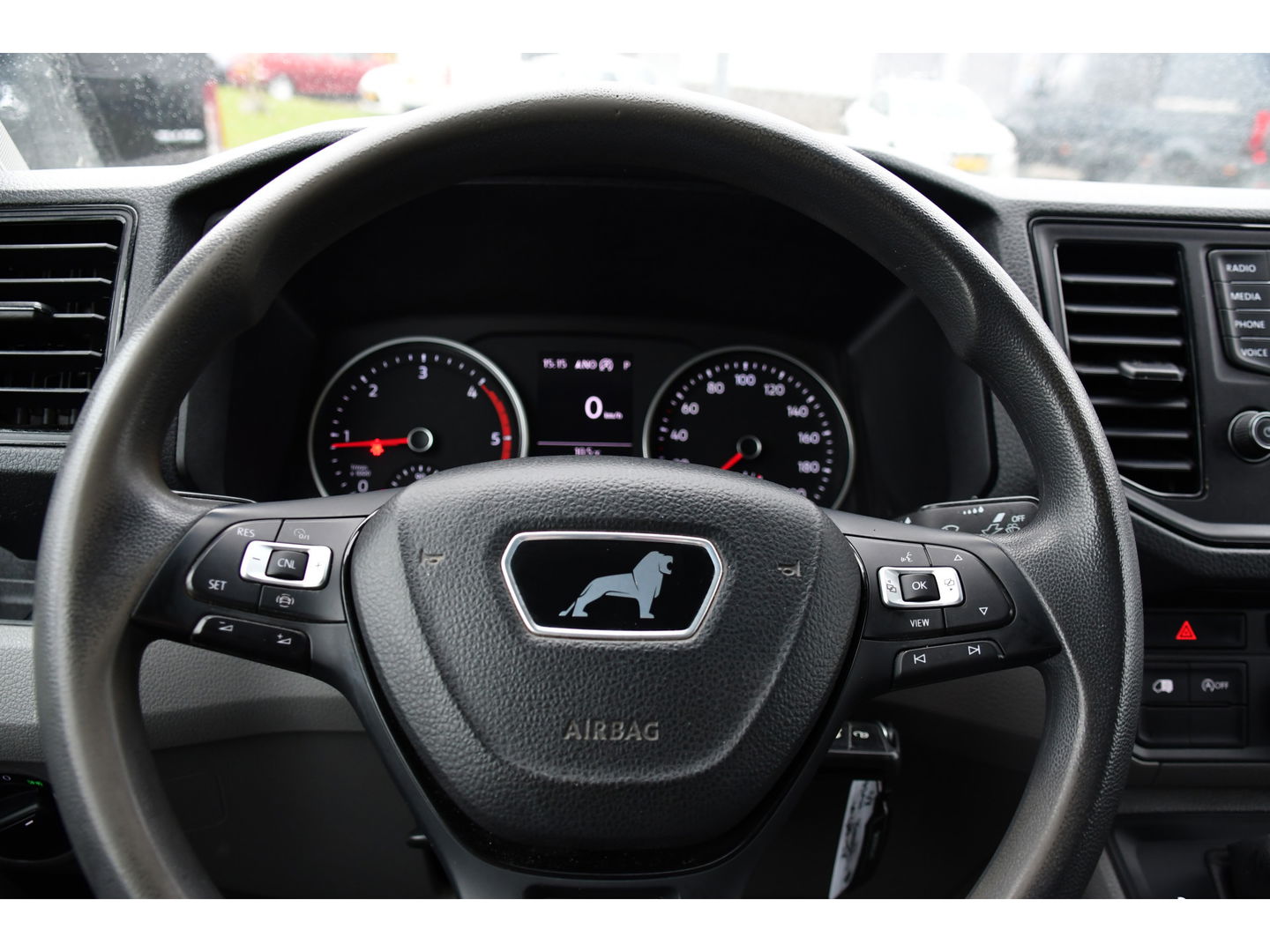 MAN TGE 30 2.0 L3H2 Black Edition Camera, Cruise, Carplay, LED, Automaat, 177pk, Trekhaak, Geveerde stoel, Sensoren, Uniek!