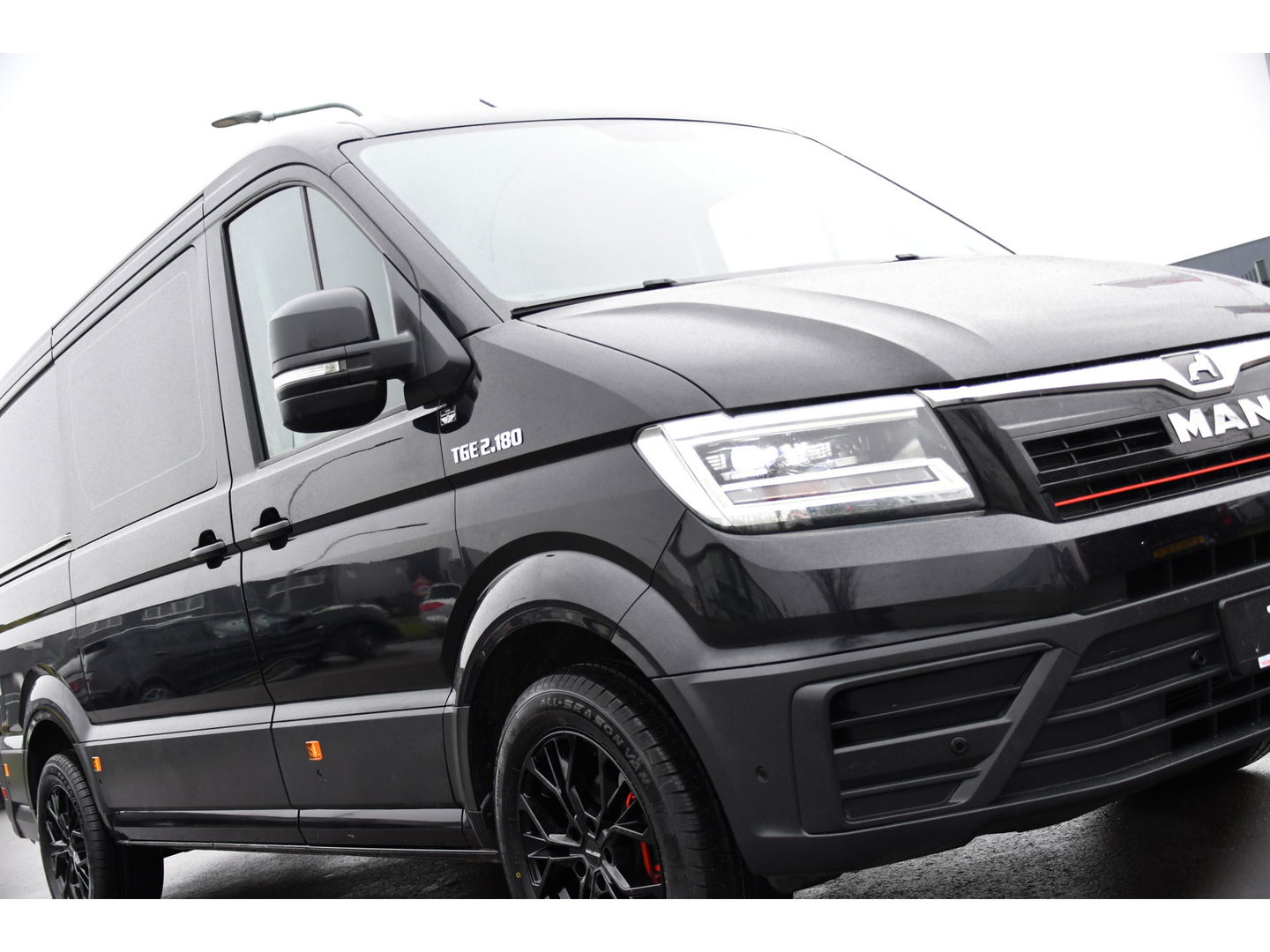 MAN TGE 30 2.0 L3H2 Black Edition Camera, Cruise, Carplay, LED, Automaat, 177pk, Trekhaak, Geveerde stoel, Sensoren, Uniek!